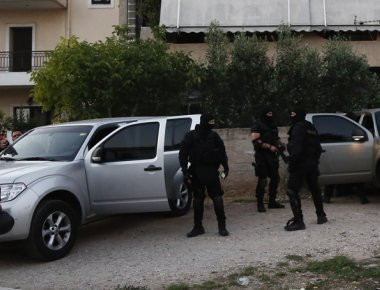Συνεχίζονται οι έρευνες της ΕΛ. ΑΣ. για τον εντοπισμό του δράστη που τραυμάτισε θανάσιμα τον 11χρονο στο Μενίδι